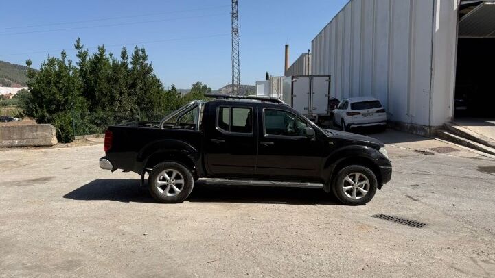 NISSAN NAVARA D40